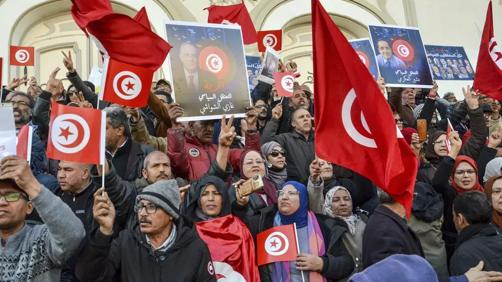 Tunisian Journalist Sentenced to Six Months in Prison Amidst Government Crackdown on Media