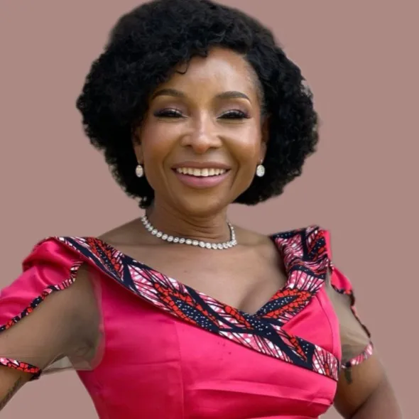 Newly Inaugurated Vice Chancellor of UCT, Prof. Mamokgethi Phakeng Pays Off Debts for 100 Students