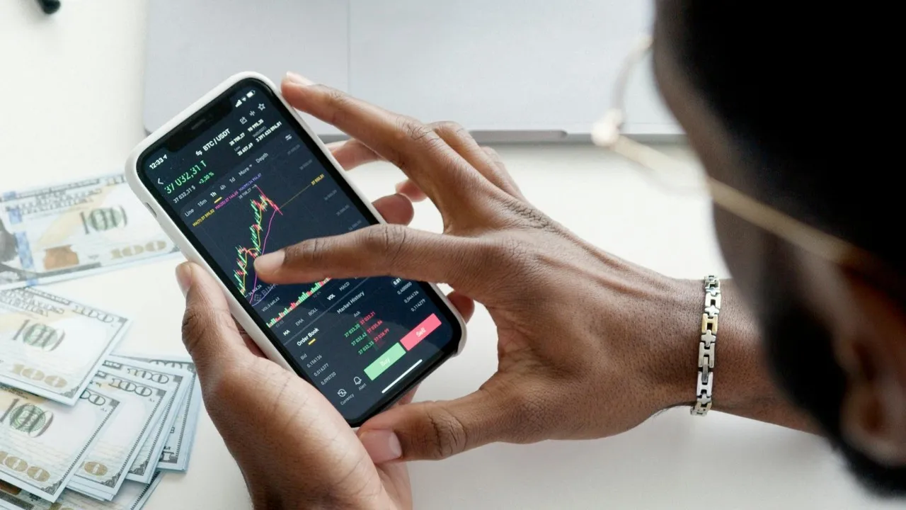 Top 10 African Countries with the Largest Adoption of Mobile Banking in 2025