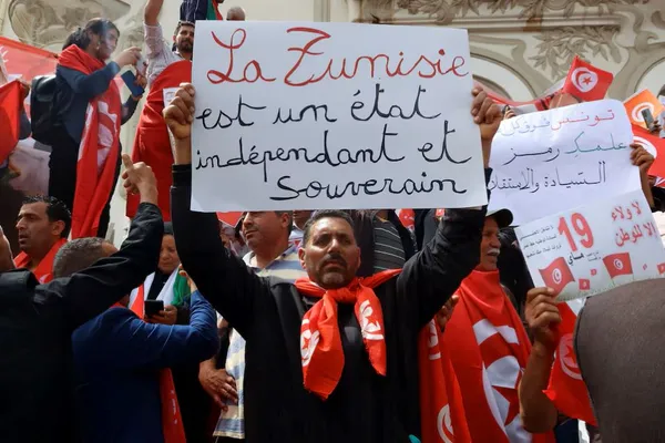 Hundreds Rally in Tunis to Support President Kais Saied